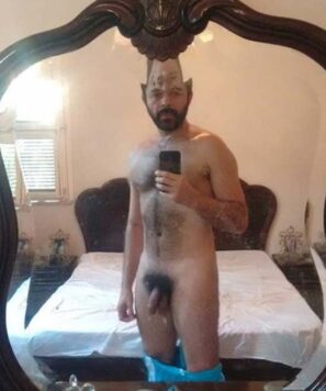 Fotos de homens normais pelados mostrando o pinto