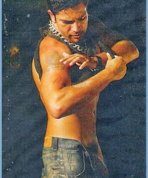 Ator Cláudio Andrade nu na revista G Magazine