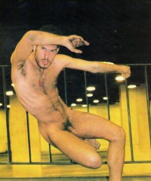 Ator Nico Puig nu na revista gay G Magazine